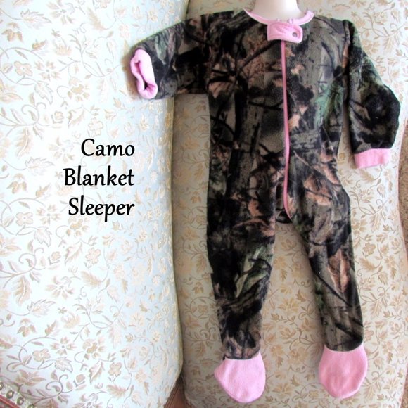 LITTLE GIRL'S S CAMO & PINK FOOTED FLEECE BLANKET SLEEPER, TRAIL CREST 1-PIECE - Picture 2 of 8